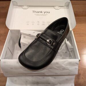 Shapen versa loafers black US 9 NIB